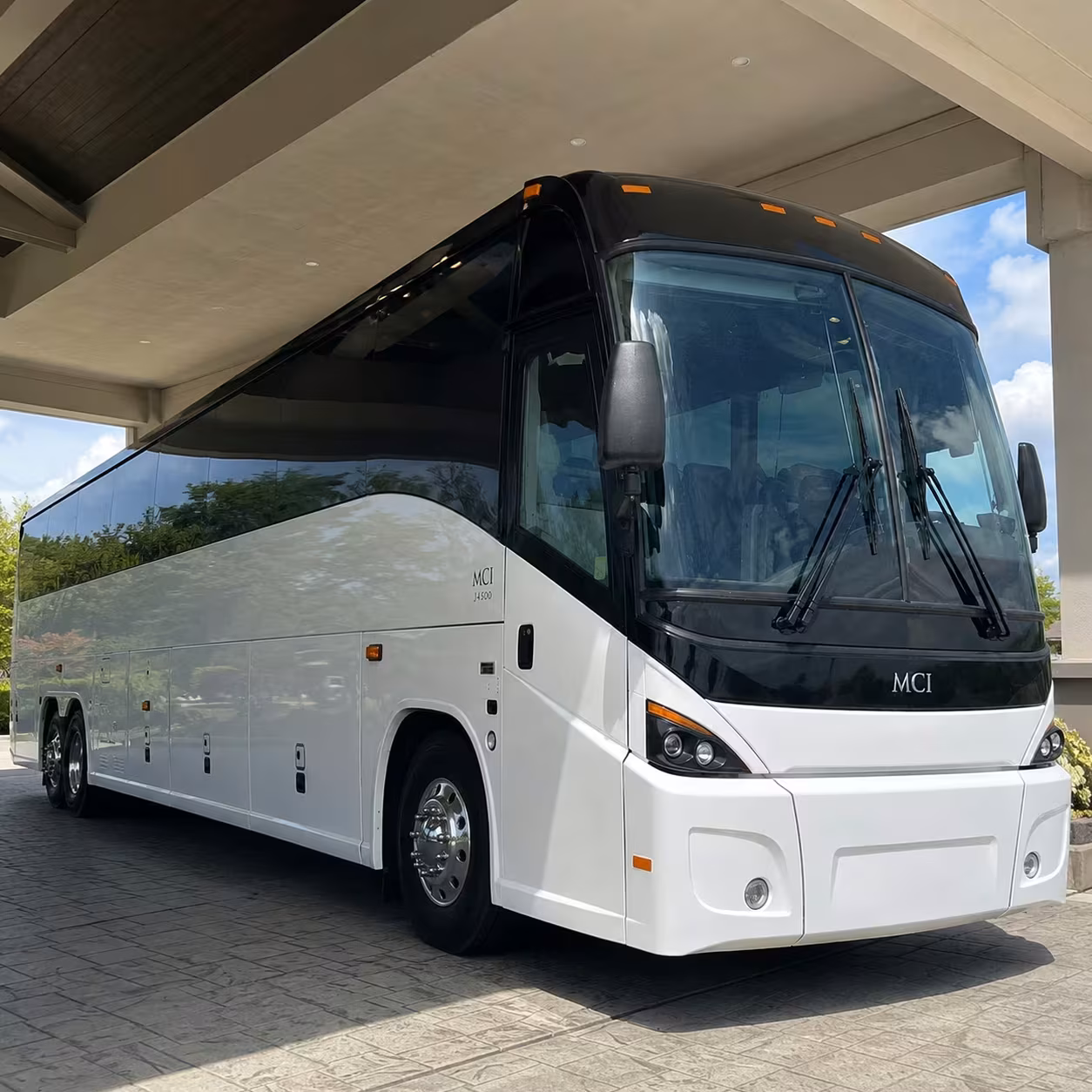 private employee shuttle buses for new york city commuters
